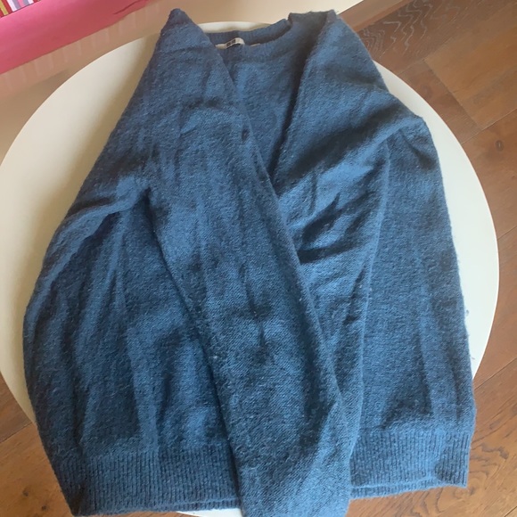 UNIQLO : Unusual blue. size M jumper. Soft, comfortable and warm. - Picture 5 of 6